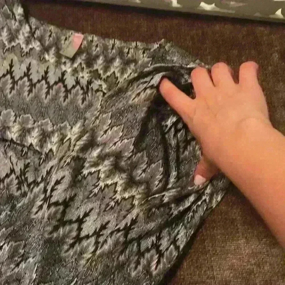 Patterned Open Arm Flowy Top - Picture 2 of 3